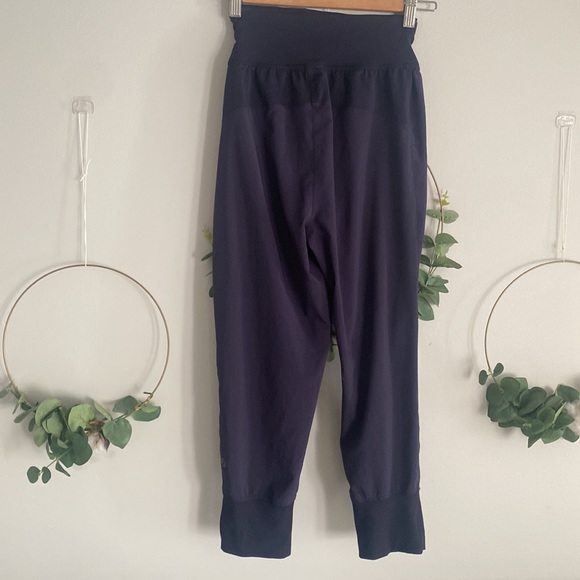 Lululemon pant dark blue size 2 cuffed 21” inseam - Picture 2 of 14
